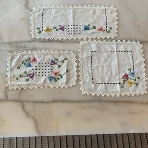 Embroidered Lace Doilies Set